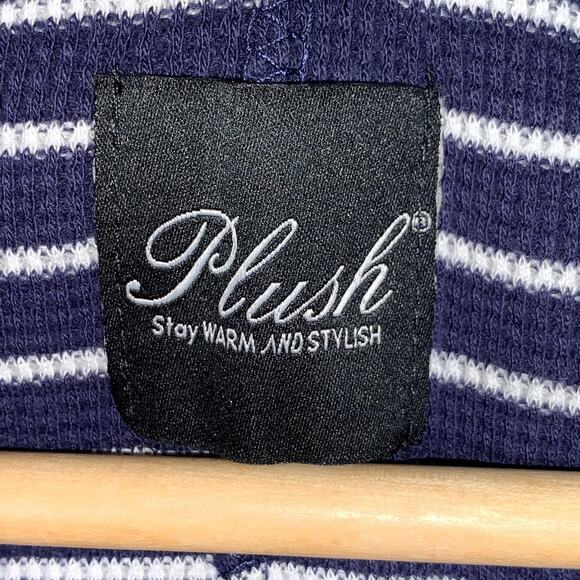 NWT REVOLVE Plush one piece navy and white pajamas long sleeve shorts size xs - Picture 8 of 9